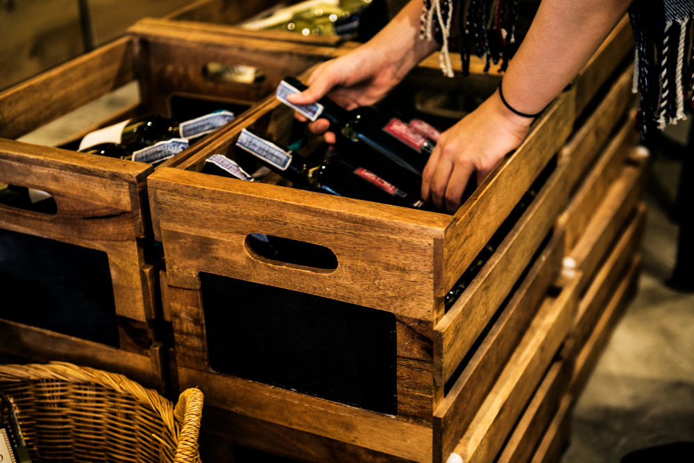 Come traslocare una cantina dei vini in sicurezza: consigli per proteggere bottiglie e conservazione